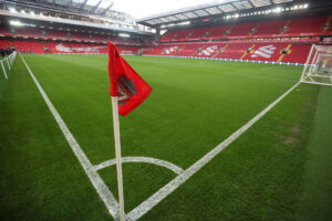 Tre mænd er blevet anholdt på Anfield.