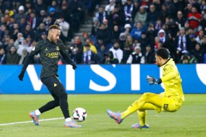 Brasilianske Neymar sikrede Paris Saint-Germain en 1-0-sejr i Ligue 1-kampen mod champagnebyen Reims.