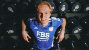 Victor Kristiansen får en fire-årig kontrakt i Leicester City.