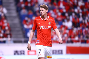 Den danske angriber Kasper Junker skal fremover tørne ud for den japanske klub Nagoya Grampus på udlån fra Urawa Red Diamonds.