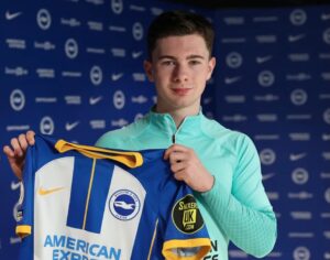 Premier League-klubben Brighton & Hove Albion har forstærket sig med midtbanespilleren Jamie Mullins, der kommer fra irske Bohemians.