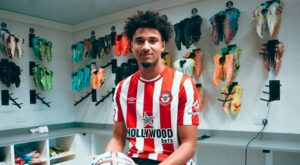 Brentford har hentet den unge tysker, Kevin Schade, på en lejeaftale for resten af sæsonen. Til sommer kan de købe ham for et rekordstort beløb.