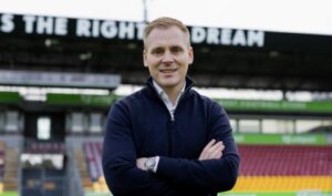 FC Nordsjælland forfremmer unge Johannes Hoff Thorup til cheftræner, mens Flemming Pedersen fortsætter som Teknisk Direktør i klubben.