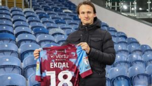 Burnley har kurs mod Premier League, og nu har nedrykkerne sikret sig svenske Hjalmar Ekdal.-