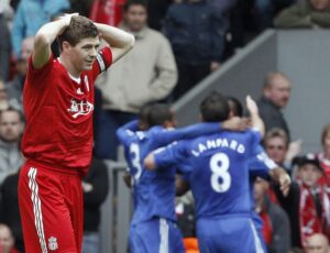 Manchester City manager Pep Guardiola sender stikpille til Liverpool-legenden Steven Gerrard.