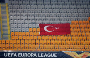 En tyrkisk målmand er omkommet efter jordskælvet i Tyrkiet.