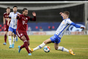 Marton Dardai med et bud på årets mål.