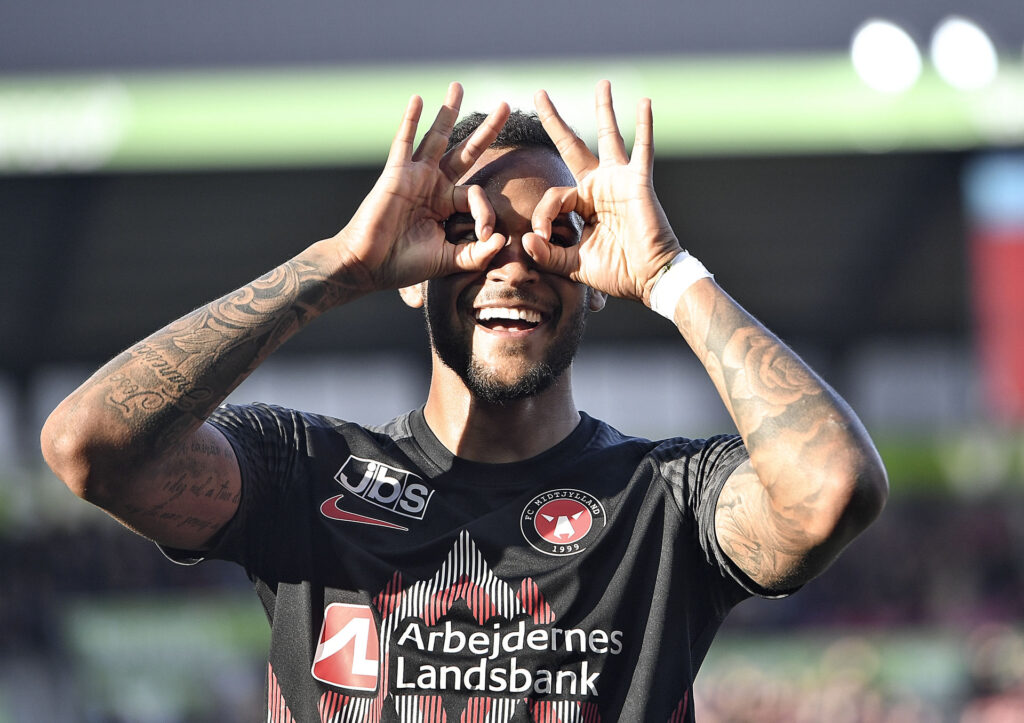 Junior Brumado snakker om Adriano og Ronaldo, og så drømmer han naturligvis om mere end FC Midtjylland.