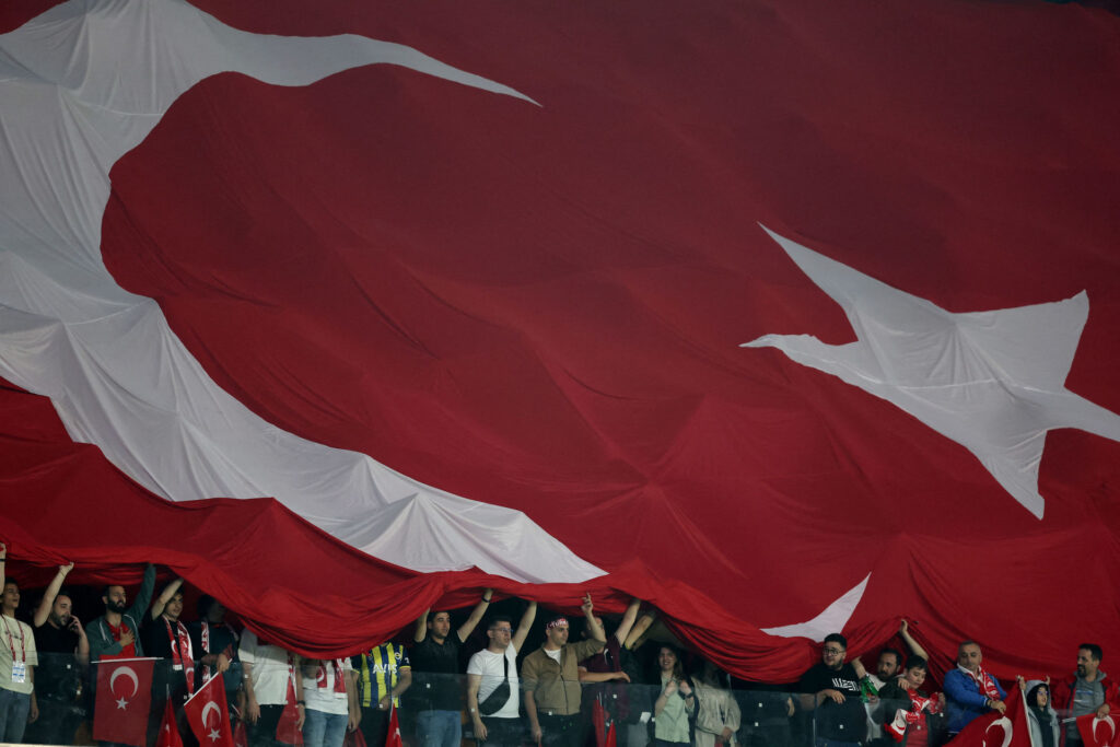 Den tyrkiske Süper Lig-klub Gaziantep har trukket sig fra den bedste tyrkiske række som følge af jordskælvet i regionen.
