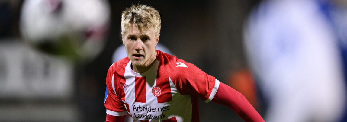 AaB-midtbanespilleren Jeppe Pedersen har pådraget sig en knæskade, som han skal opereres for, og derfor er han formentlig ude resten af sæsonen.