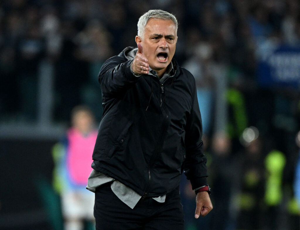 AS Roma cheftræner - portugisisike José Mourinho er på jagt efter forstærkning til sin midtbane, og han skulle være meget interesseret i danske Morten Hjulmand.