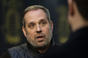 Carsten V. Jensen forklarer, at slagsmålet i Brøndby har fået konsekvenser.