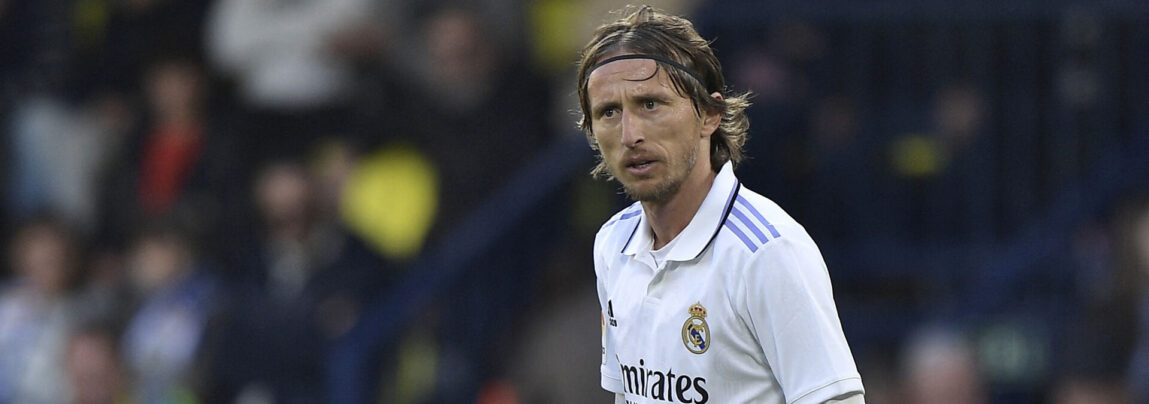 Real Madrid vil angiveligt have, at Luka Modric skal stoppe på landsholdet, hvis de skal tilbyde ham en ny kontrakt.