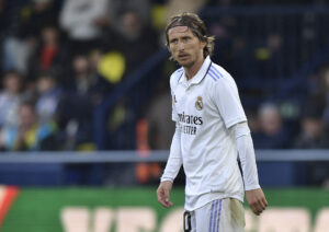 Real Madrid vil angiveligt have, at Luka Modric skal stoppe på landsholdet, hvis de skal tilbyde ham en ny kontrakt.