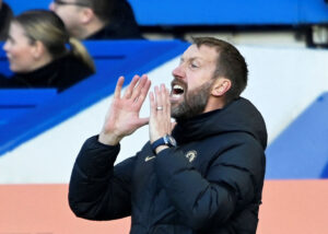 Graham Potter svarer nu igen på den kritik, Chelsea har fået fra Guardiola og Klopp.