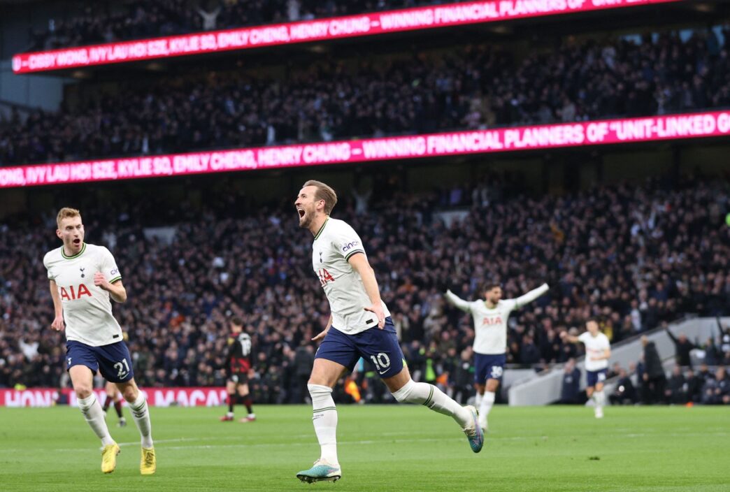 Harry Kane bringer Tottenham foran mod Manchester City.
