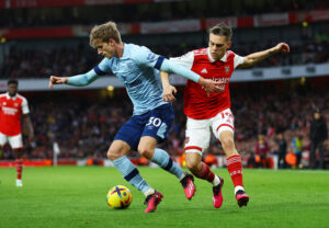 Mads Roerslev har fået forlænget sin aftale i Brentford.