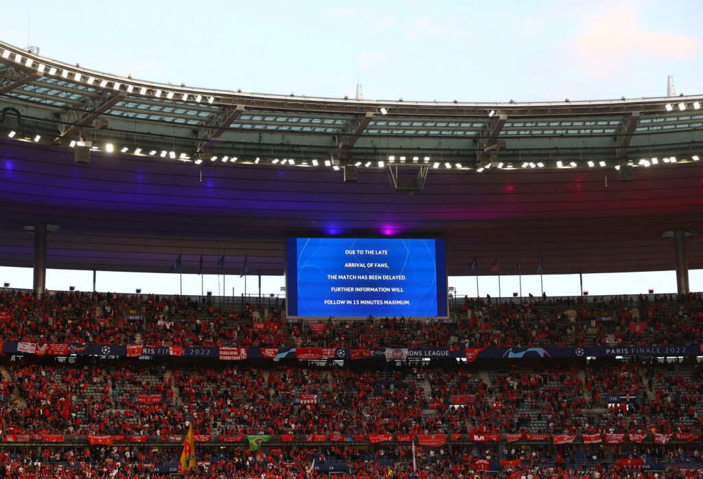 UEFA undskylder, efter de beskyldte Liverpools fans for at forsinke Champions League-finalen.
