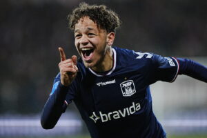 Mikael Anderson bringer AGF foran mod AaB.