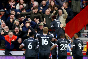 Eberechi Eze bringer Crystal Palace på 1-0 mod Brentford.