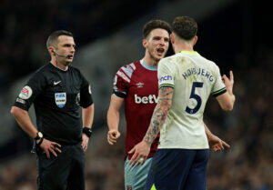 Højbjerg og Rice røg i en større diskussion i de døende minutter af Tottenhams sejr over West Ham.