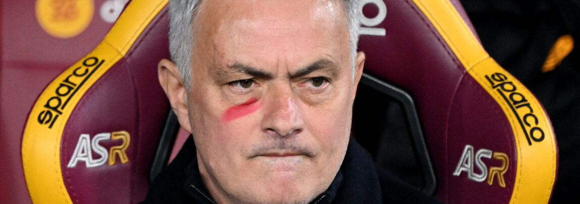 Jose Mourinho sår tvivl om sin fremtid i Serie A-klubben Roma.