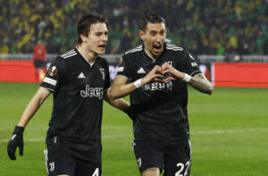 Angel Di Maria scorede hattrick, da Juventus spillede sig videre i Europa League.