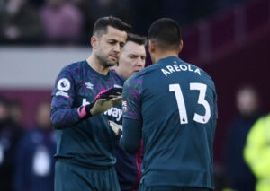 West Ham United må undvære Mmålmand Lukasz Fabianski til opgøret mod Manchester United i FA Cuppen.
