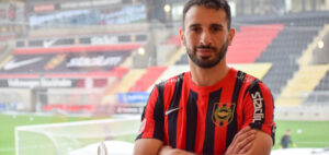 Superligaklubben SIlkeborg har solgt svensk-armenske André Calisir til Brommapojkarna, der netop er rykket op i Allsvenskan.