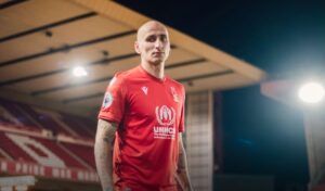 Nottingham Forest har styrket sig med købet af Jonjo Shelvey, der kommer til klubben efter syv år i Newcastle United.
