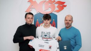 Superligaklubben AGF har indlemmet den bare 16-årige Mikkel Kannegaard Kristensen i klubbens superligatrup.