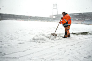DMI varsler mandag aften snestorm i store dele af Nordjylland, det kan ramme superligakampen mellem AaB og FC MIdtjylland.