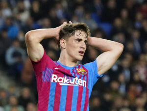 Gavi kontrakt Barcelona. Gavi er fjernet fra FC Barcelonas førstehold. FC Barcelona kan miste Gavi til sommer.