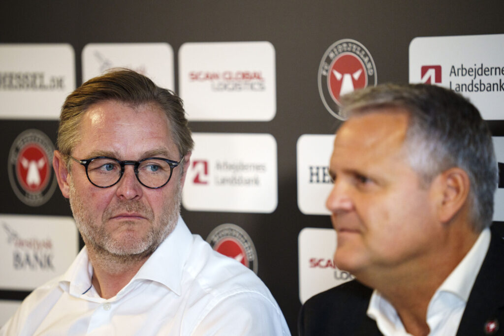 FCM-direktør Claus Steinlein fredede efter nederlaget til Lygngby cheftræner Albert Capellas, men alligevel var en fyring under opsejling.
