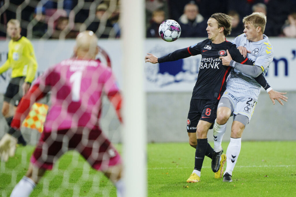FC Midtjyllands Kristoffer Olsson forsikrer, at der ikke er panik i FC Midtjylland trods de seneste dårlige resultater.