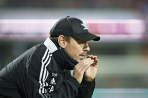 Lyngbys cheftræner, Freyr Alexandersson, føler sig sikker på, at der kommer til at være fire hold i nedrykningsstriden.