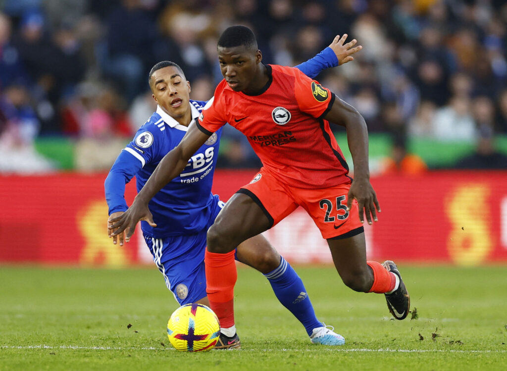 Moises Caicedo forlænger med Brighton indtil 2027.