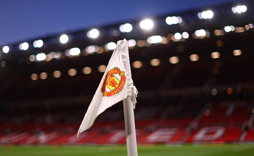 Manchester United mødes med købere - fire bud i spil.
