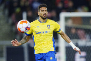 Ohi Omoijuanfo opfordrer Brøndby-fans til at droppe stemningsboykot.