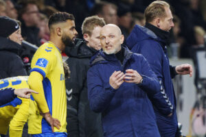 Brøndbys cheftræner Jesper Sørensen skifter udelukkende ud på angrebspositionen til truppen mod lyngby søndag klokken 16.