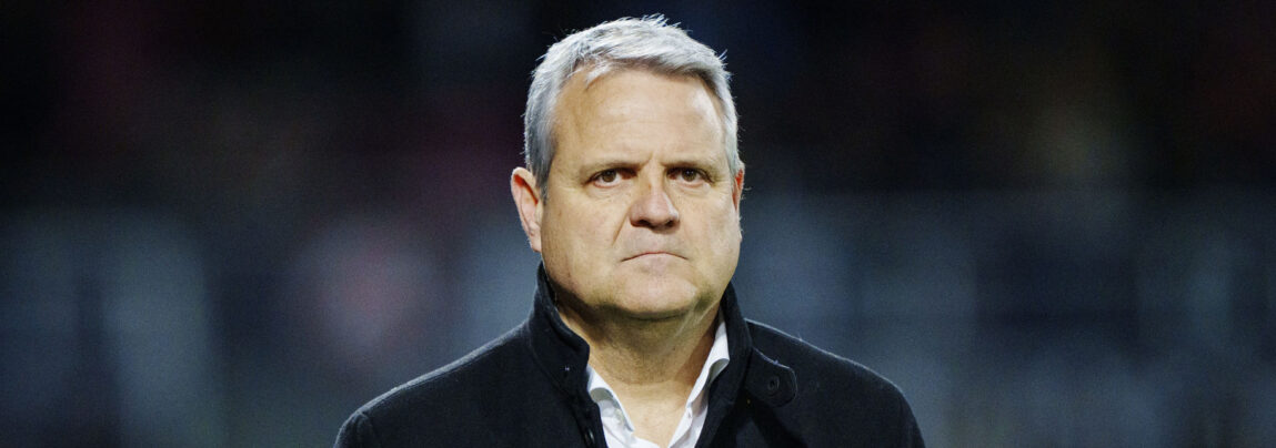 FC Midtjylland-cheftræner Albert Capellas har udtaget de 20 spillere, der mandag aften skal forsøge at slå AaB i Superligaen.