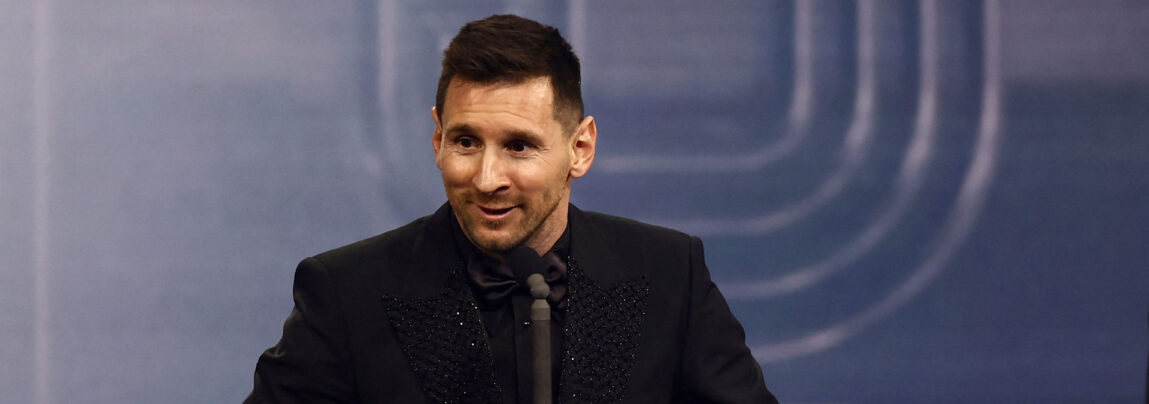Lionel Messi har brugt mere end halvanden million kroner på forgyldte iPhones til sine holdkammerater.
