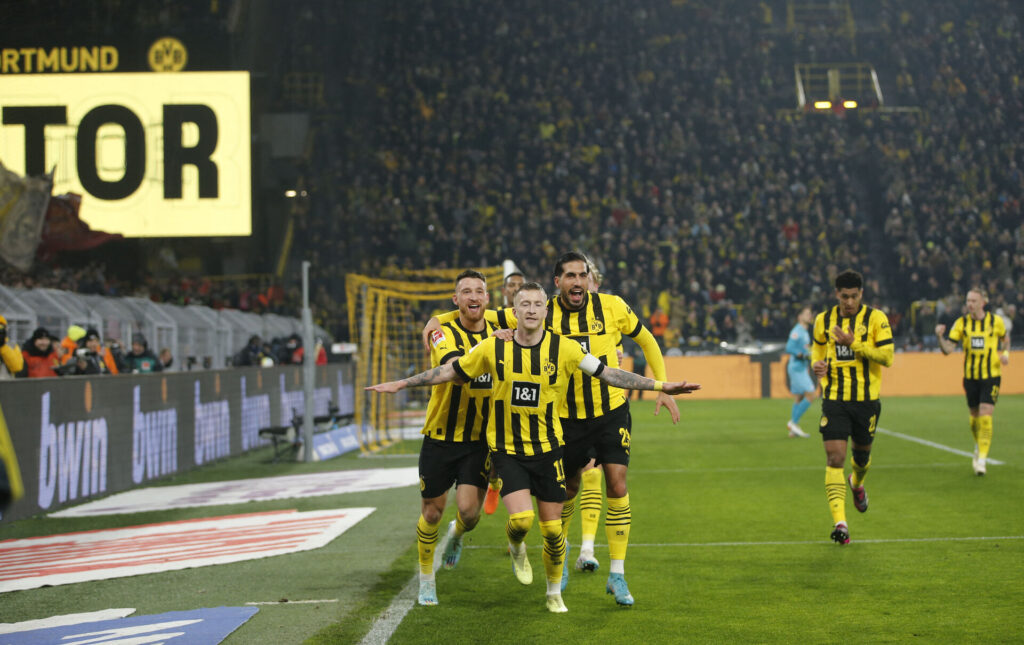 Marco Reus bringer Dortmund foran mod Leipzig.