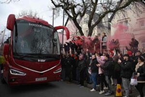 Startellevere Liverpool-Manchester United