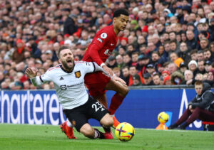 Manchester Uniteds venstreback Luke Shaw undskylder og er flov efter Manchester United tabte 7-0 til Liverpool på Anfield i Premier League.