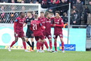 Frederik Gytkjær gør det til 3-1 for Lyngby.