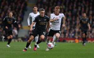 Arsenals nyindkøb, belgiske Leandro Trossard, blev i weekendens sejr over Fulham den første spiller til at assistere tre gange i første halvleg i en udekamp.