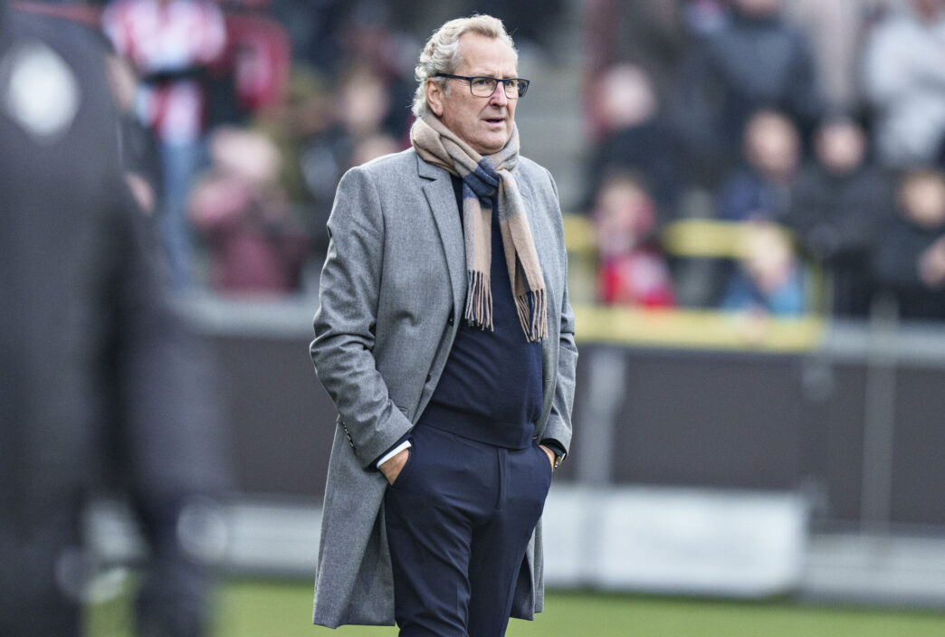 Superligaklubben AaB har mandag formiddag fyret sin svenske cheftræner Erik Hamrén, der kun nåede at få 13 kampe i Superligaen.