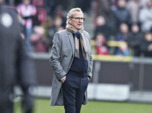 Superligaklubben AaB har mandag formiddag fyret sin svenske cheftræner Erik Hamrén, der kun nåede at få 13 kampe i Superligaen.