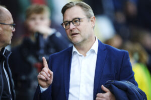 FC Midtjylland fans kritiserer Claus Steinlein o FC Midtjylland-toppen.